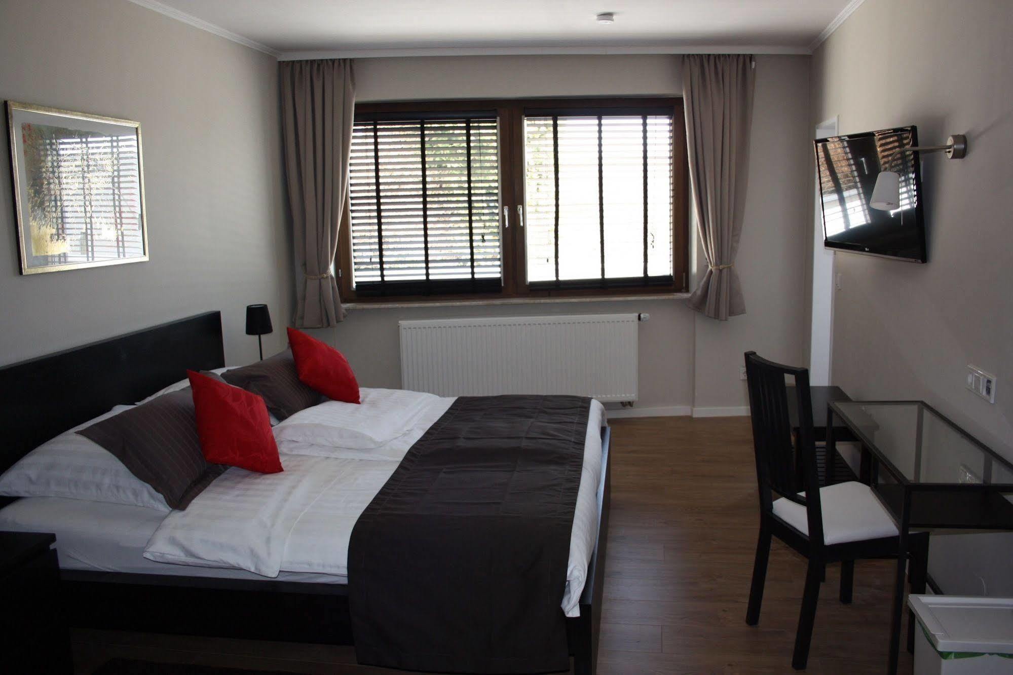 Gusterath Wohnraum Hotel & Gaestehaus מראה חיצוני תמונה